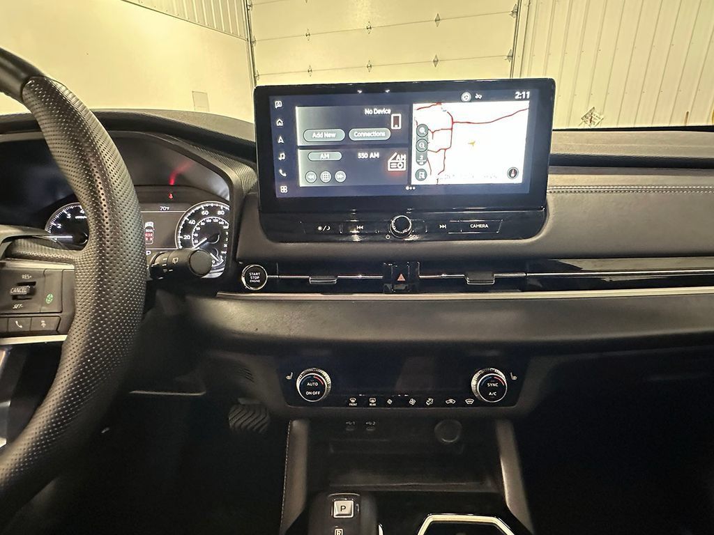 Used 2025 Mitsubishi Outlander AWD image 35
