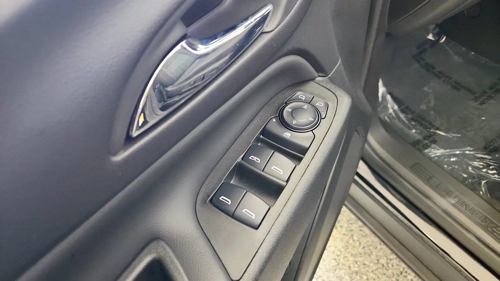 Used 2024 Chevrolet Equinox LT w/ LPO, Floor Liner Package FWD image 22