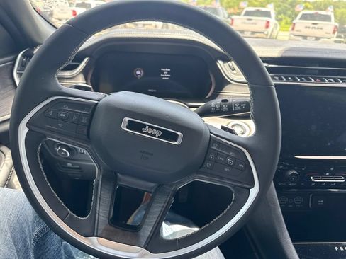 Used 2024 Jeep Grand Cherokee L Limited w/ Black Appearance Package RWD image 15