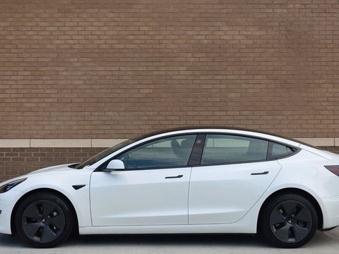 Used 2023 Tesla Model 3 Standard Range RWD image 2