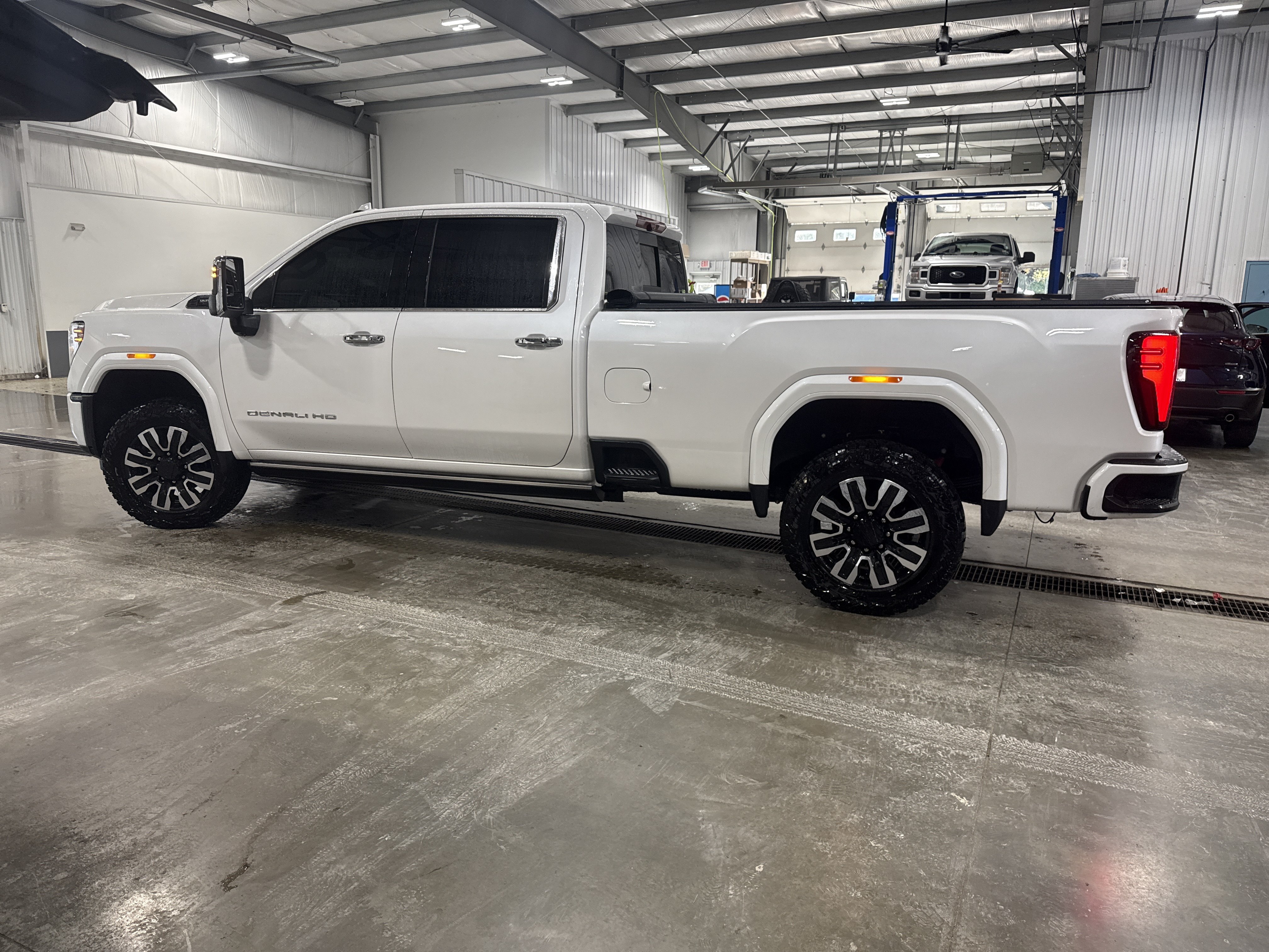 Used 2024 GMC Sierra 3500 Denali Ultimate AWD/4WD image 5