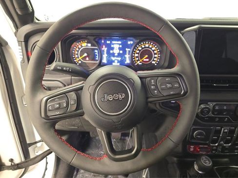 Used 2024 Jeep Wrangler Unlimited Rubicon AWD/4WD image 12