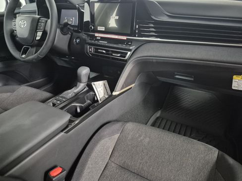 New 2026 Toyota Camry Hybrid FWD image 35