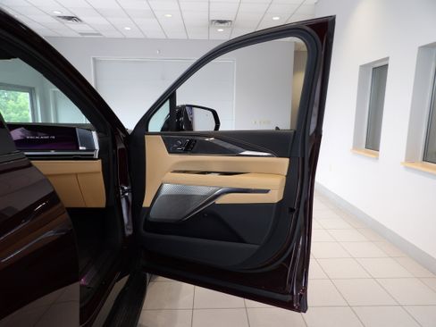 Used 2025 Cadillac Escalade IQ Luxury 2 AWD/4WD image 27