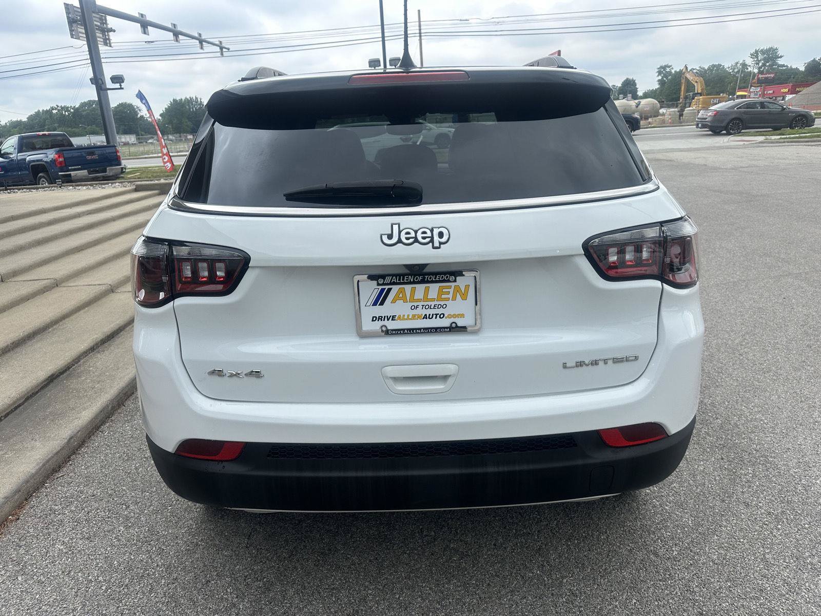 Used 2023 Jeep Compass Limited AWD/4WD image 9