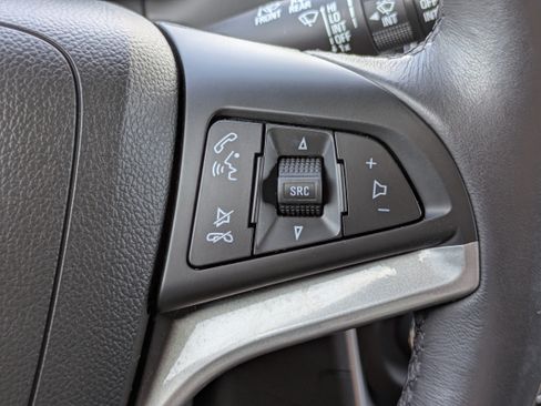 Used 2022 Chevrolet Trax LT w/ LT Convenience Package AWD/4WD image 24