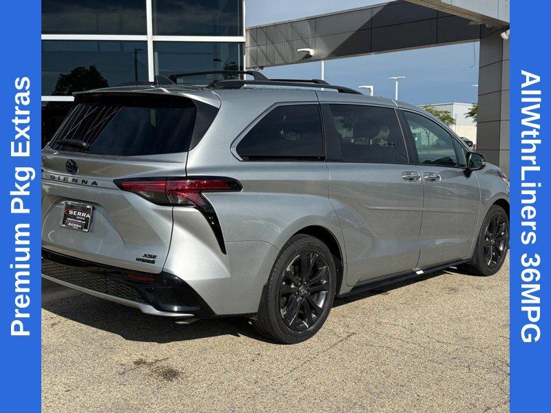 Used 2024 Toyota Sienna XSE w/ XSE Premium Package FWD image 2