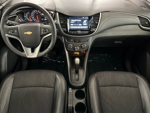 Used 2017 Chevrolet Trax LT w/ LT Convenience Package image 3