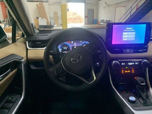 New 2025 Toyota RAV4 Limited image 15