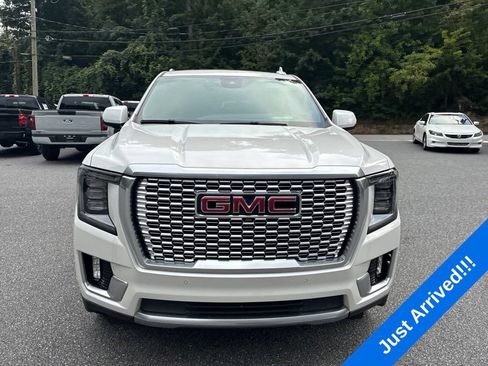 Used 2024 GMC Yukon Denali w/ Advanced Technology Package AWD/4WD image 2