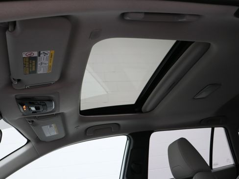 Certified 2023 Toyota Corolla Cross LE w/ Moonroof Package image 25