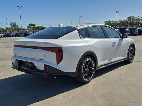 New 2025 Kia K4 GT-Line image 8