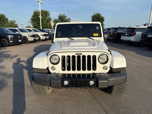 Used 2018 Jeep Wrangler Unlimited Sahara AWD/4WD image 2