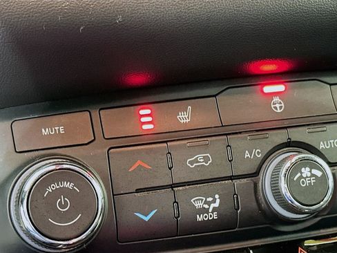 Certified 2023 Dodge Durango GT image 30