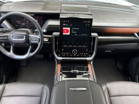 Used 2025 GMC Yukon XL Denali AWD/4WD image 3