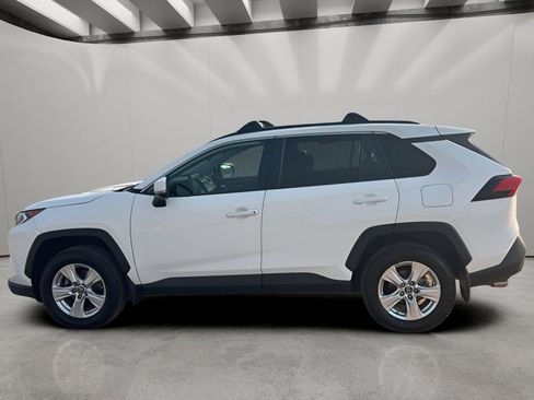 Used 2019 Toyota RAV4 XLE w/ Convenience Package image 2