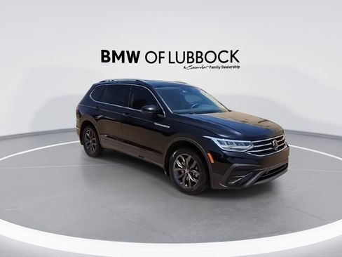 Used 2022 Volkswagen Tiguan SE FWD image 2