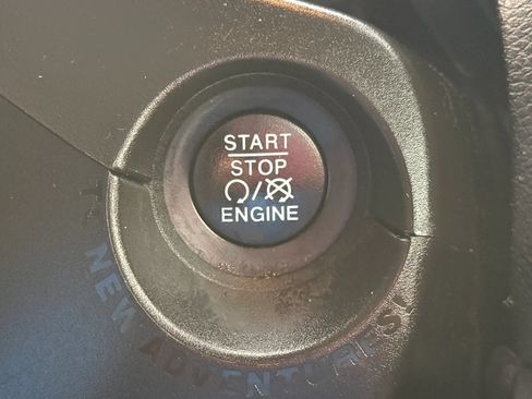 Used 2020 Jeep Renegade Latitude FWD image 25