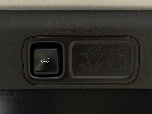 Used 2019 Ford Expedition Limited w/ Equipment Group 301A RWD image 31