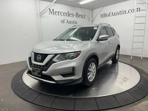 Used 2018 Nissan Rogue SV FWD image 3