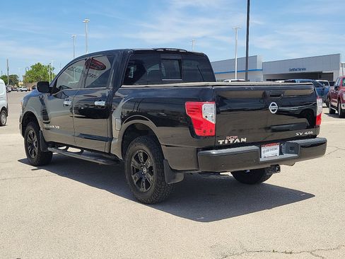 Used 2020 Nissan Titan SV w/ SV Convenience Package image 3