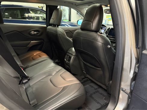 Used 2021 Jeep Cherokee Limited AWD/4WD image 24