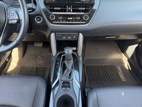 Used 2022 Toyota Corolla Cross XLE w/ Convenience Package image 10
