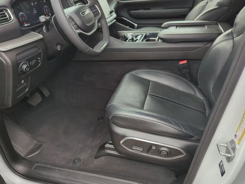 Used 2024 Jeep Wagoneer L Series III w/ Flexible Seating Group AWD/4WD image 40