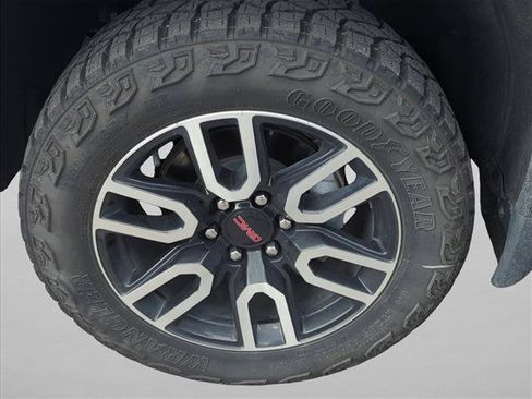 Used 2024 GMC Sierra 1500 AT4 w/ Technology Package AWD/4WD image 24