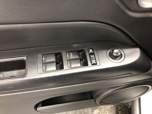 Used 2016 Jeep Patriot High Altitude image 15