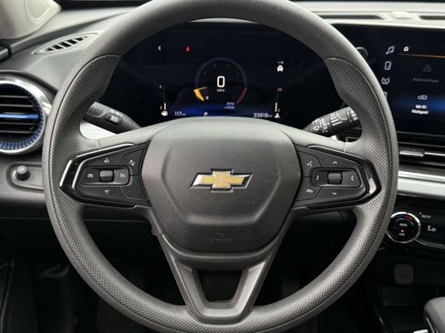 Certified 2025 Chevrolet Trax LT image 12