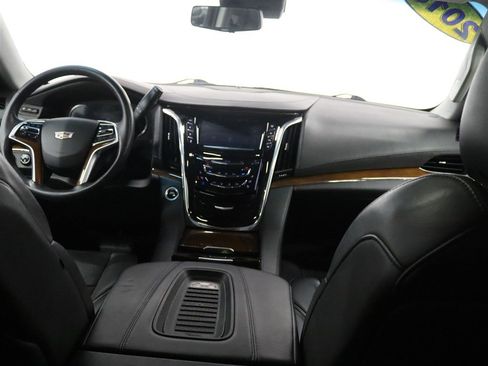 Used 2018 Cadillac Escalade ESV Luxury AWD/4WD image 23