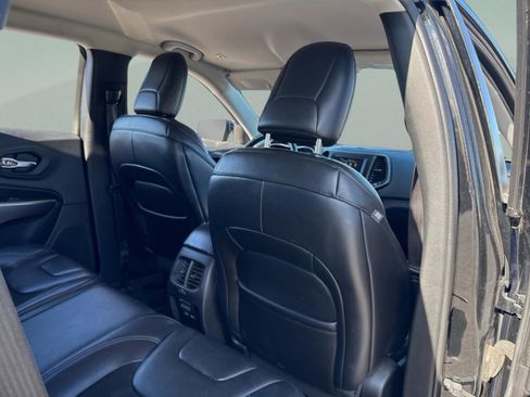 Used 2019 Jeep Cherokee Latitude Plus image 38