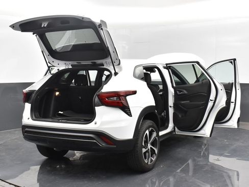 Used 2024 Chevrolet Trax RS FWD image 35