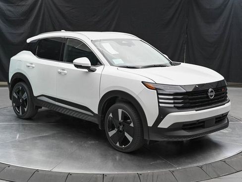 New 2025 Nissan Kicks SR image 2