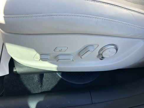 Used 2025 Genesis GV80 3.5T Prestige image 3