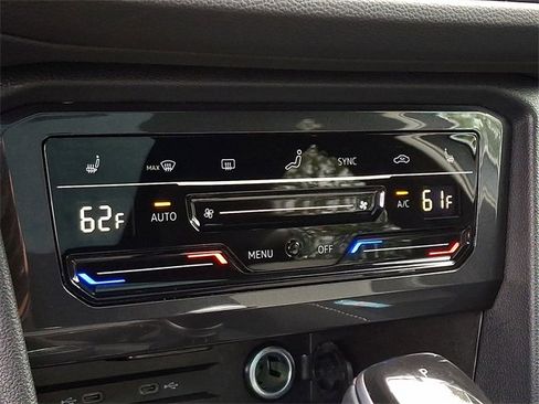 Used 2024 Volkswagen Tiguan SE R-Line image 17