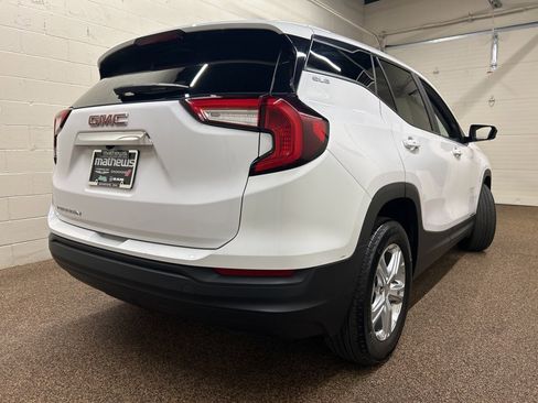 Used 2024 GMC Terrain SLE image 2