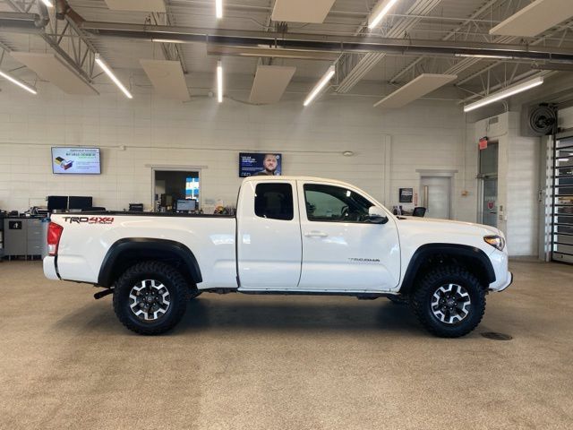 Used 2019 Toyota Tacoma TRD Off-Road w/ Technology Package AWD/4WD image 4