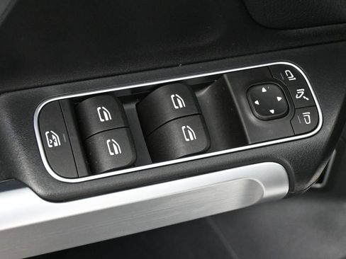 Used 2023 Mercedes-Benz GLB 250 4MATIC image 4