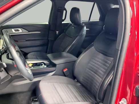 Used 2025 Ford Explorer ST-Line w/ Premium Package RWD image 8