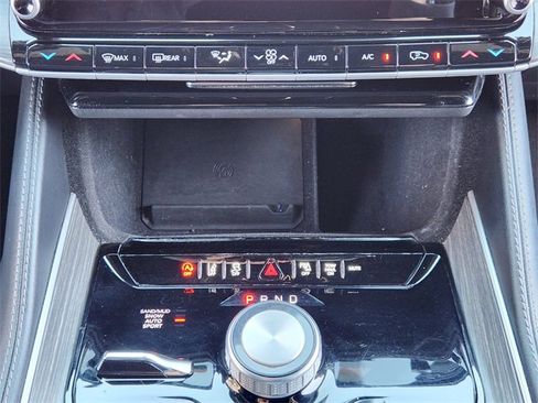 Used 2024 Jeep Wagoneer L Series II w/ Flexible Seating Group image 18