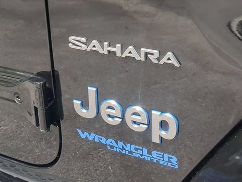 Used 2022 Jeep Wrangler Unlimited Sahara w/ Cold Weather Group AWD/4WD image 13