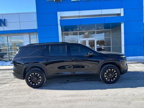 Used 2024 Chevrolet Traverse Z71 image 3