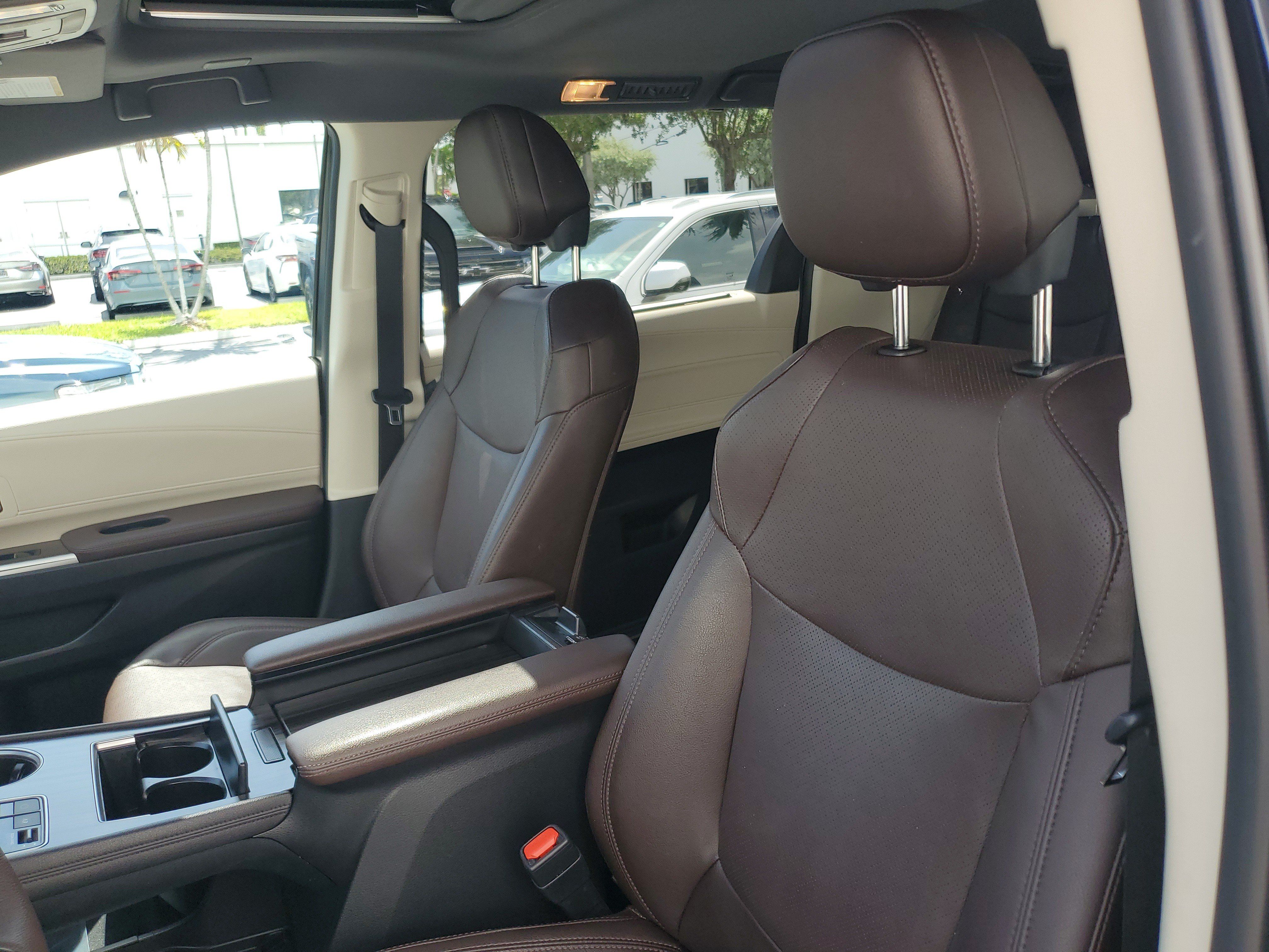Used 2023 Toyota Sienna Platinum AWD/4WD image 20