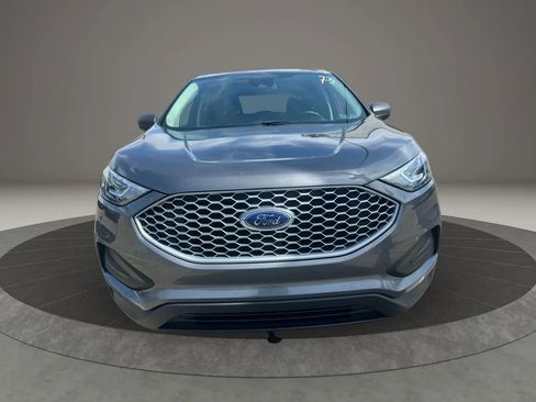 Used 2023 Ford Edge SE image 2