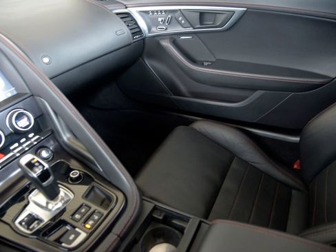 Used 2020 Jaguar F-TYPE Coupe image 27