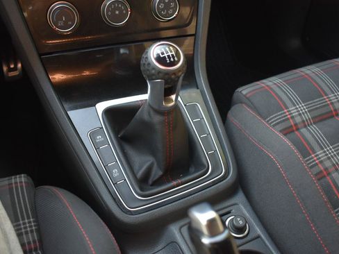 Used 2017 Volkswagen GTI Autobahn FWD image 33