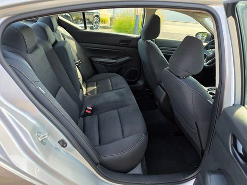 Used 2024 Nissan Altima 2.5 SV FWD image 12