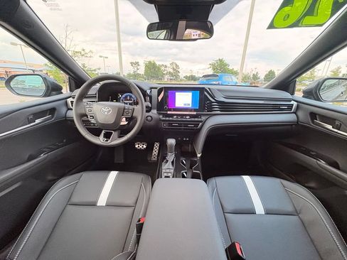 Used 2026 Toyota Camry Hybrid FWD image 23